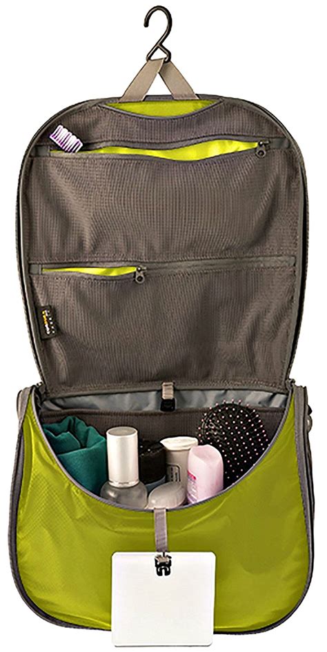 best lightweight hanging toiletry kits.